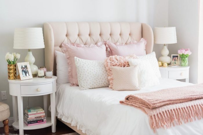 How to decorate a pink room