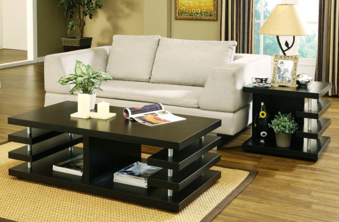 How to decorate a living room end table