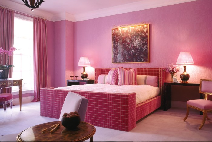 How to decorate a pink room